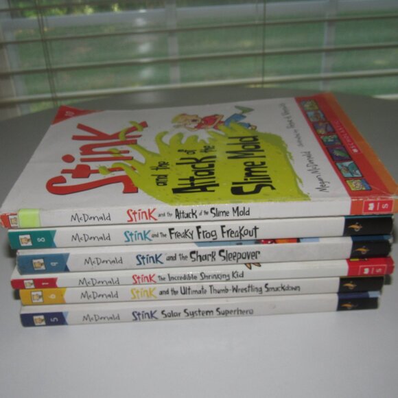 Megan McDonald STINK Set of 6 Chapter Books~Shark Sleepover; Solar System Superh - Picture 3 of 4